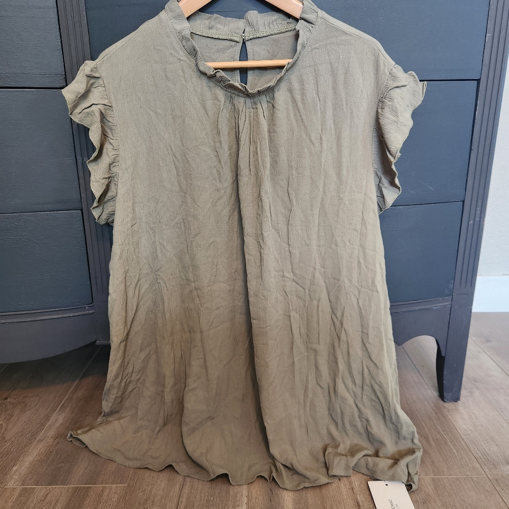 NWT Bloomchic Blouse Lightweight Ruffle Sleeve Green Rayon Shirt Size 26 Plus